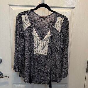 West Kei Navy and White Lace Accent Blouse Romantic Boho Size Small